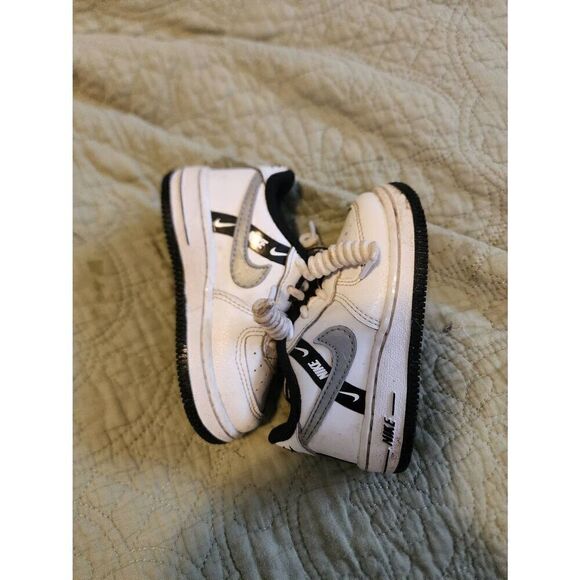 Baby Nike Shoes - Picture 2 of 7